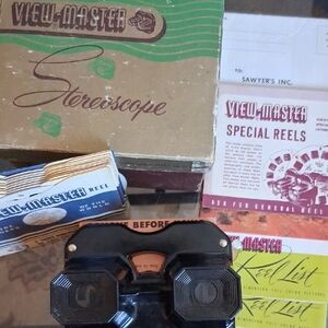 VINTAGE VIEW-MASTER STEREOSCOPE AND REELS